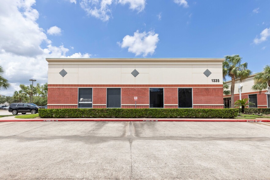 1335 Space Park Dr, Houston, TX for lease - Building Photo - Image 3 of 11