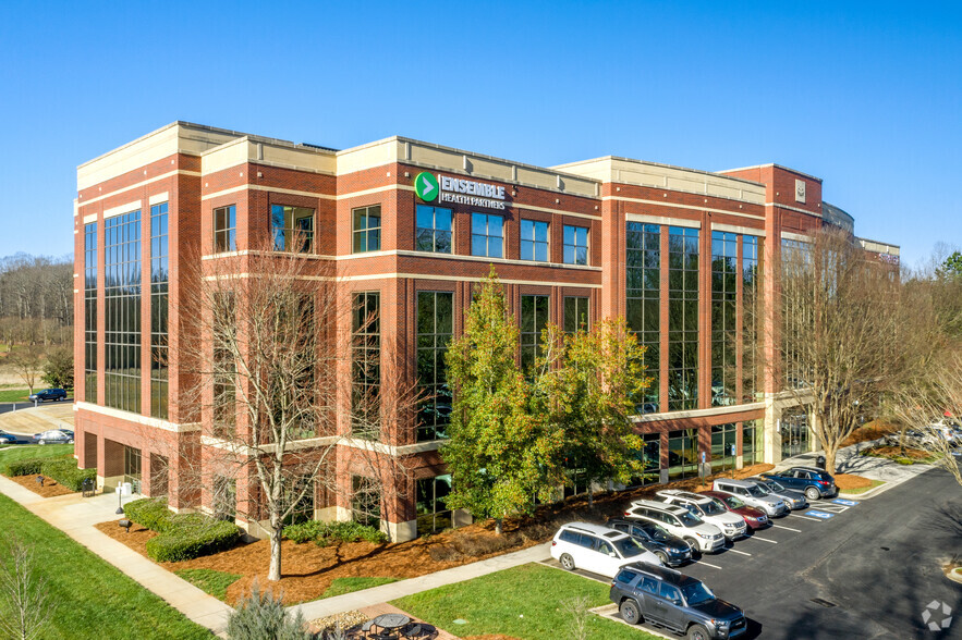 13620 Reese Blvd E, Huntersville, NC for lease - Primary Photo - Image 1 of 30