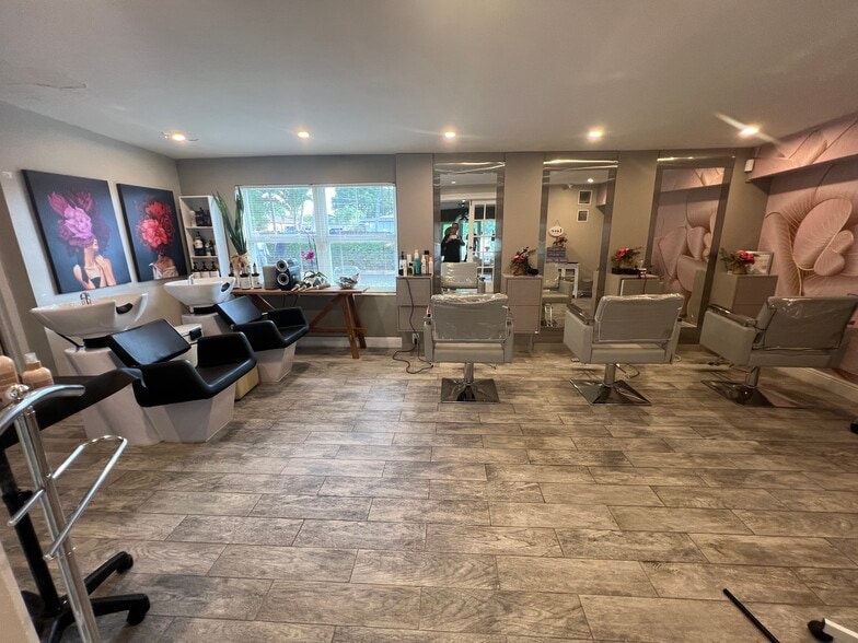 16921 NE 6th Ave, North Miami Beach, FL for sale - Interior Photo - Image 3 of 24