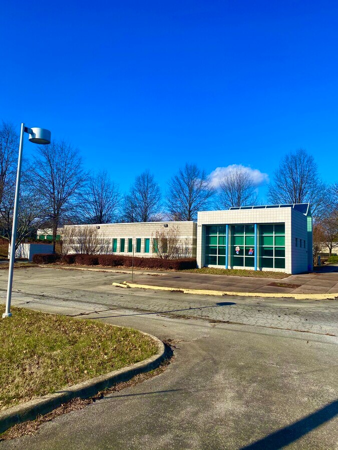 1918 E Washington Ave, Vinton, VA 24179