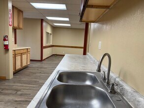 250-278 Phelps Ave, Rockford, IL for lease Interior Photo- Image 2 of 26