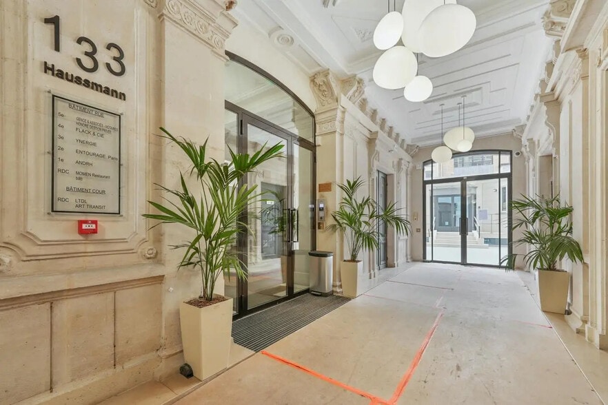 133 Boulevard Haussmann, Paris for lease - Lobby - Image 3 of 16