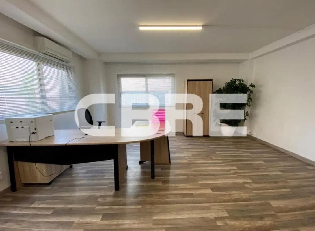 Office in Saint-Laurent-du-Var for lease Interior Photo- Image 1 of 10
