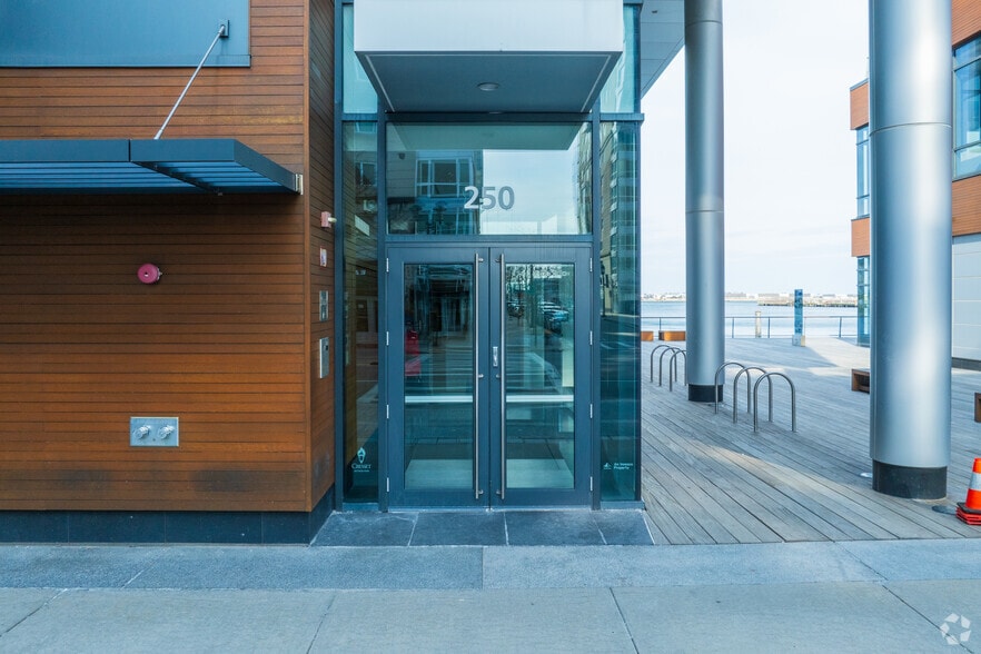 250 Northern Ave, Boston, MA for lease - Building Photo - Image 2 of 5