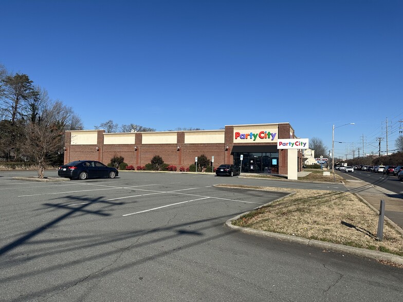 566 Stratford Rd, Winston-Salem, NC for lease - Building Photo - Image 2 of 7