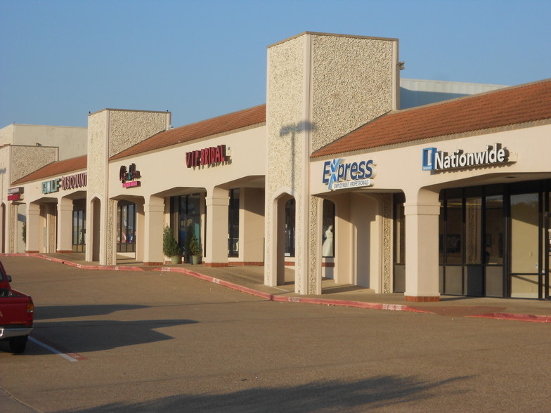 1851-1887 Briarcrest Dr, Bryan, TX for lease - Building Photo - Image 1 of 1