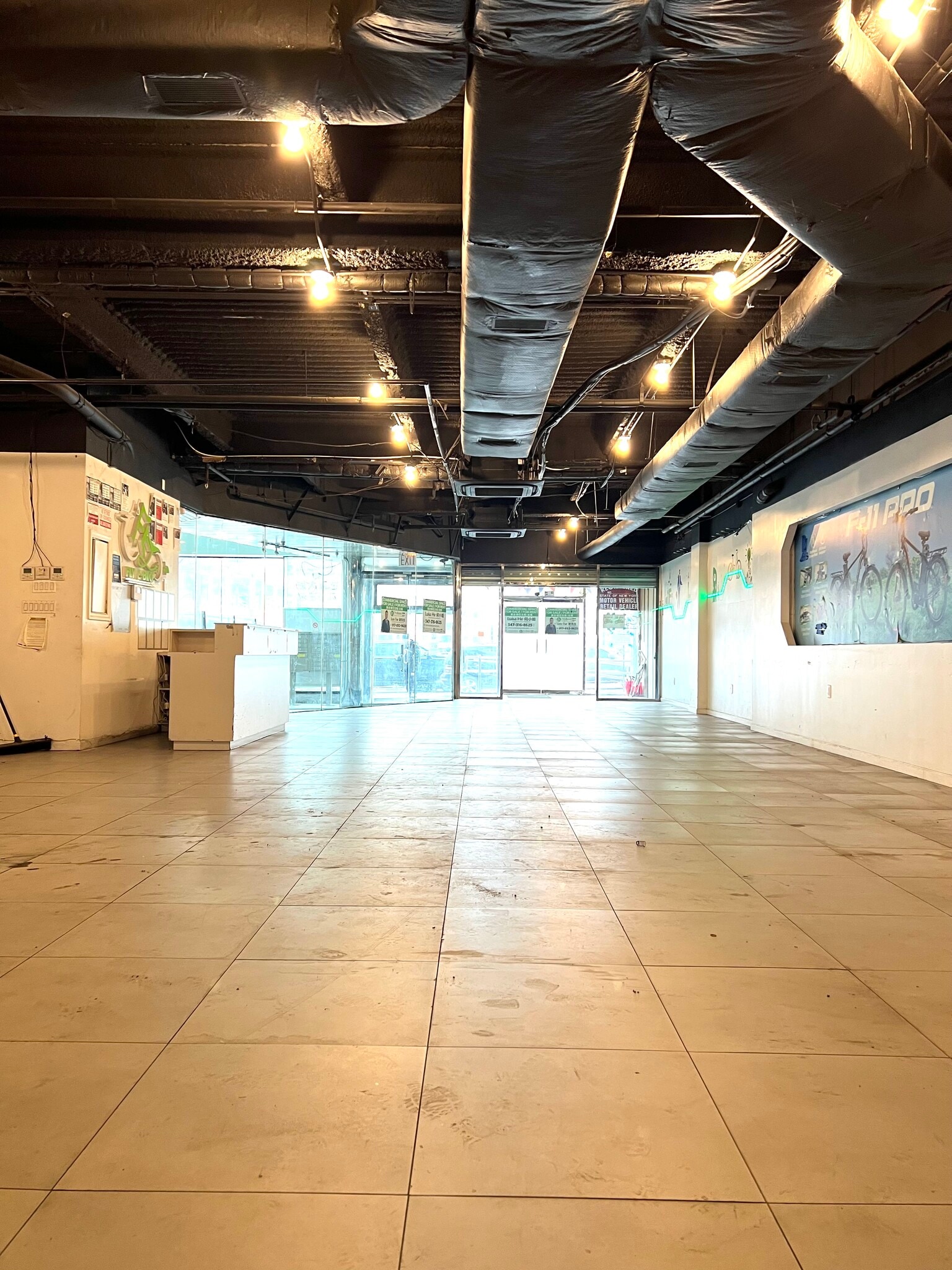 136-40 39th Ave, Flushing, NY for lease Interior Photo- Image 1 of 6