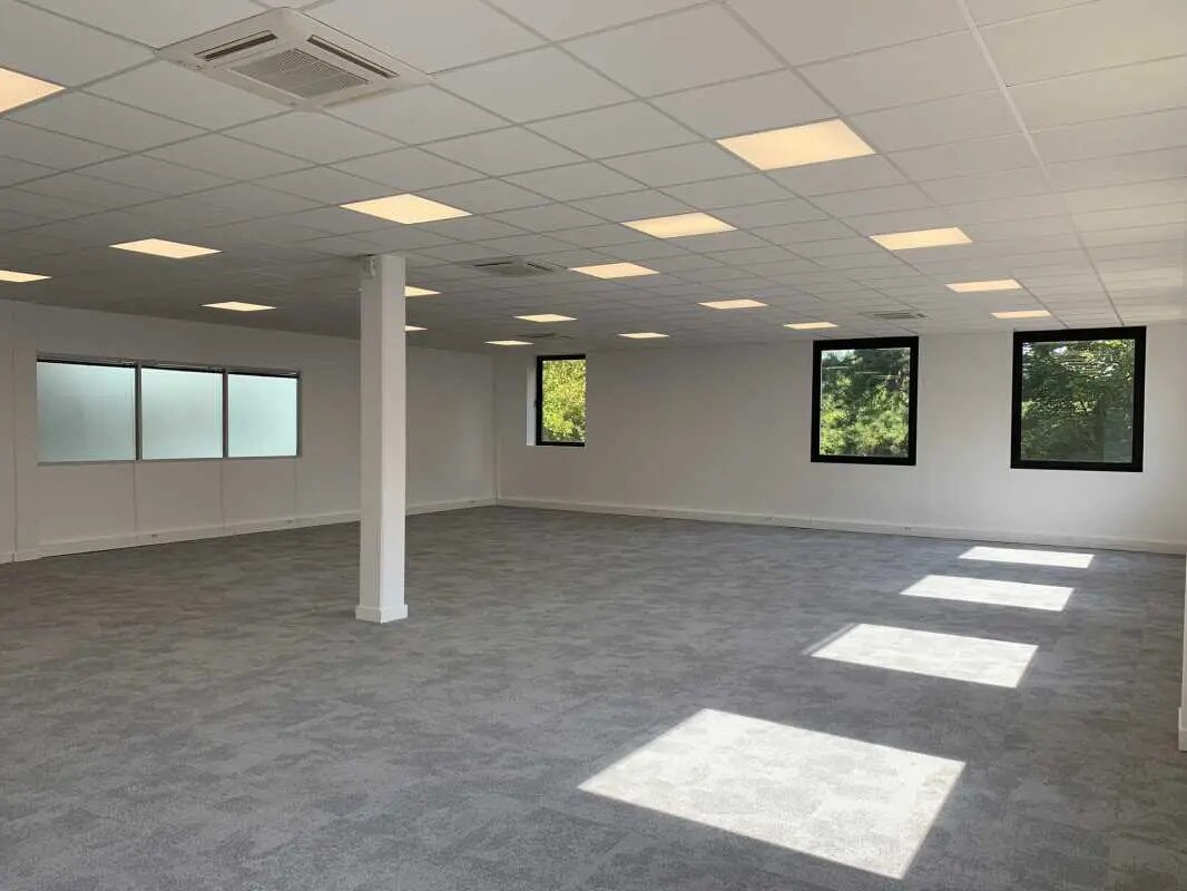 Office in Créteil for lease Interior Photo- Image 1 of 8
