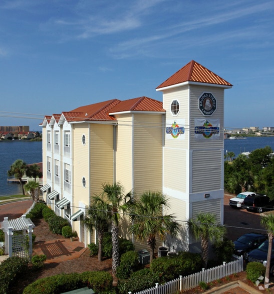 205 Brooks St, Fort Walton Beach, FL 32548