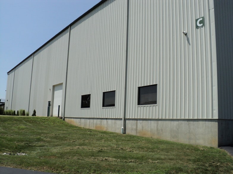 N Wayport Rd Buildings B,C portfolio of 2 properties for sale on LoopNet.com - Building Photo - Image 2 of 21