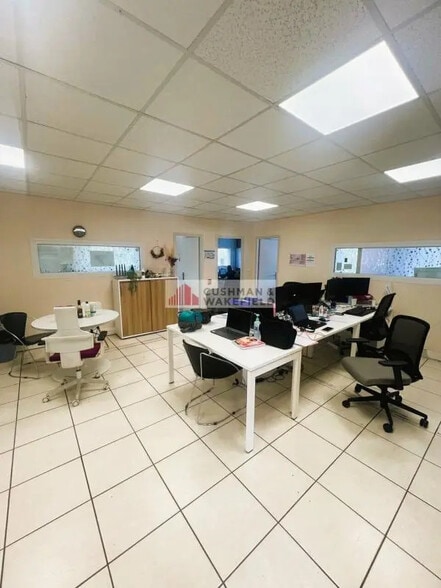 Office in Nîmes for lease - Interior Photo - Image 2 of 3