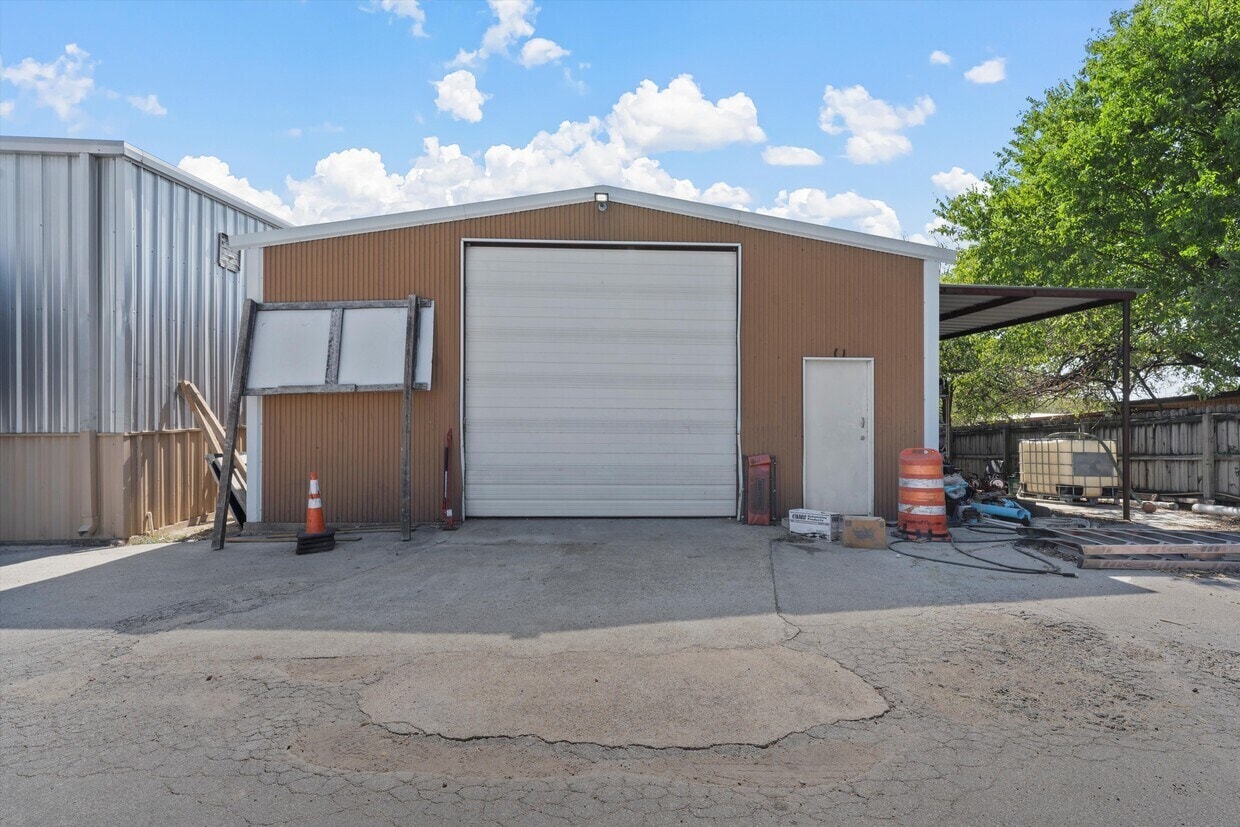 330 Elco Ln, China Spring, TX for lease Interior Photo- Image 1 of 2