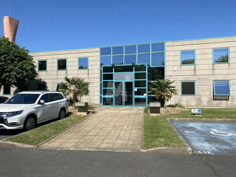 Office in Évry-Courcouronnes for lease - Building Photo - Image 2 of 10