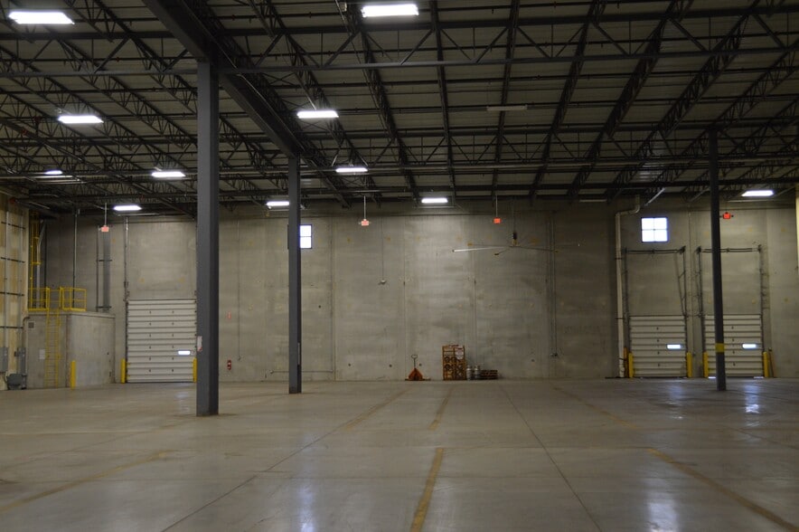 901-907 Wesemann Dr, West Dundee, IL for lease - Interior Photo - Image 3 of 5