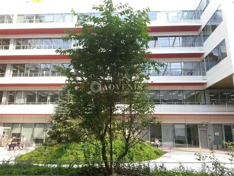 Office in Clamart for lease - Building Photo - Image 2 of 9