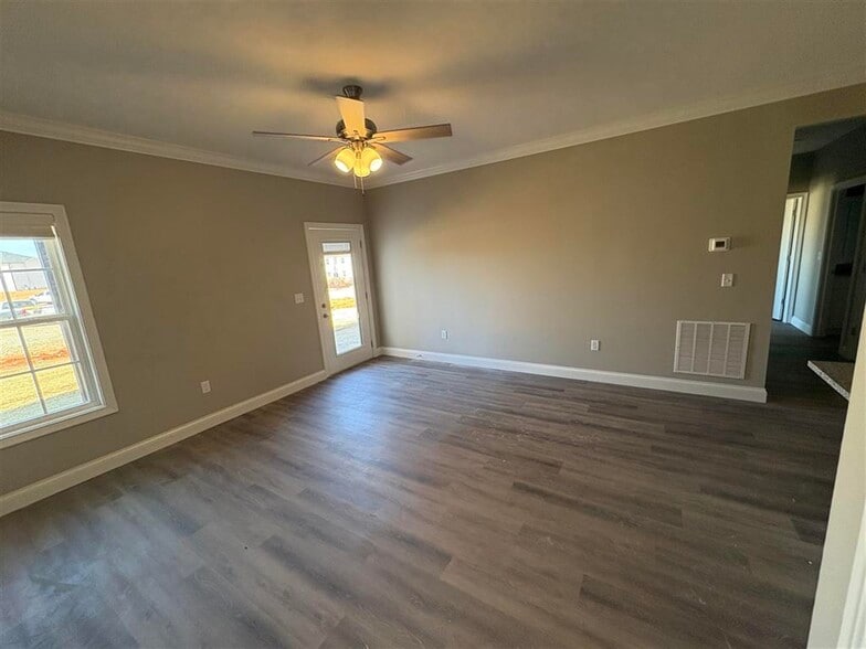 5150 Bakers Spring St, Bowling Green, KY for sale - Interior Photo - Image 3 of 7