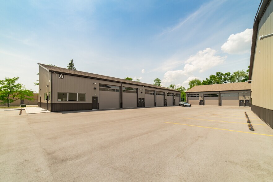 1641 Balian Rd, Waterford, MI 48327
