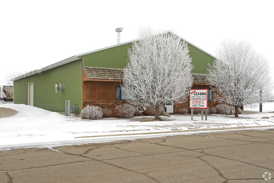 1217 Litchfield Ave SE, Willmar, MN for lease - Building Photo - Image 2 of 10