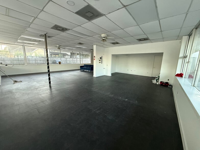 1731 Bingle Rd, Houston, TX for lease - Building Photo - Image 3 of 6