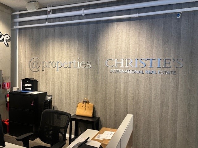 1821 Benson Ave, Evanston, IL for sale - Interior Photo - Image 2 of 12