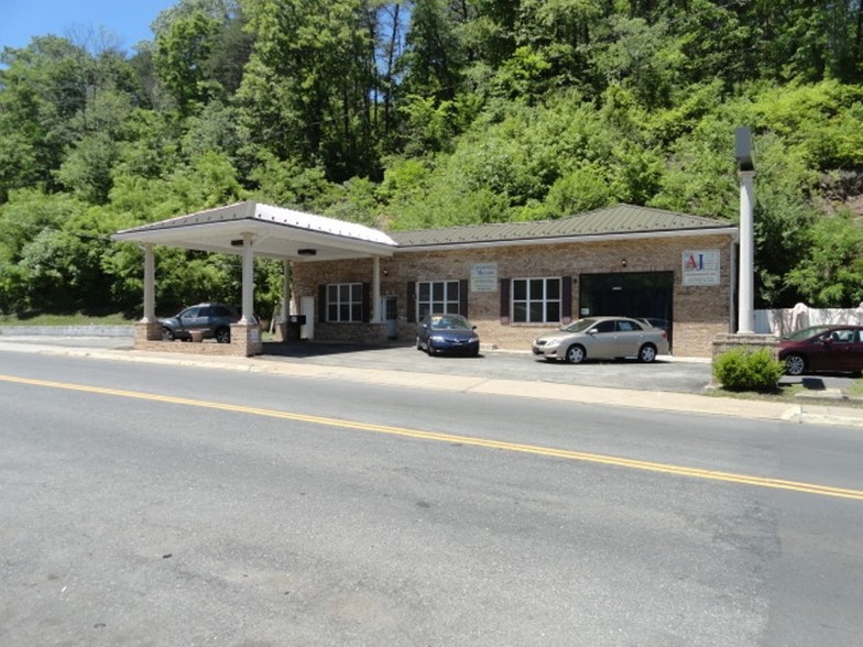 8 W Ridgeway St, Clifton Forge, VA for sale - Building Photo - Image 1 of 1