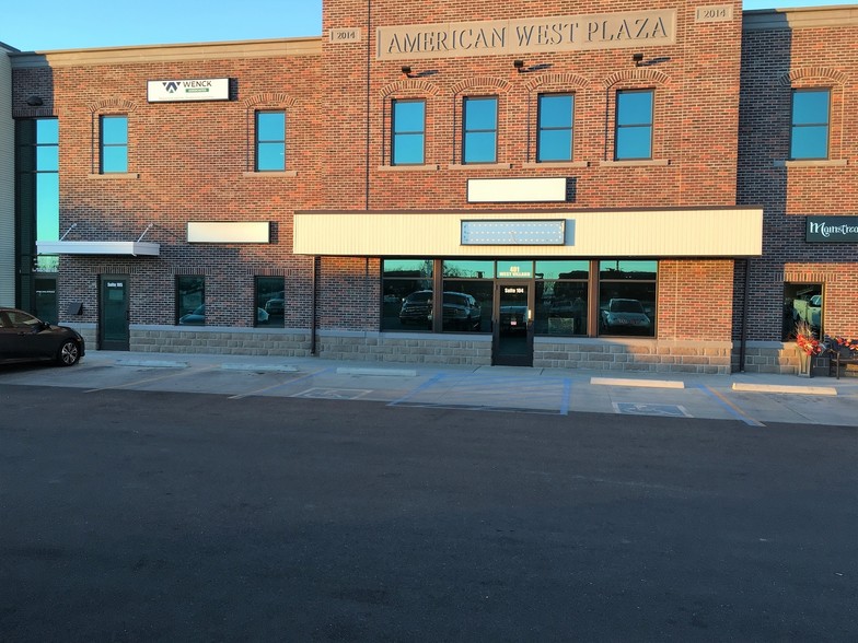 401 W Villard St, Dickinson, ND for lease - Primary Photo - Image 1 of 14