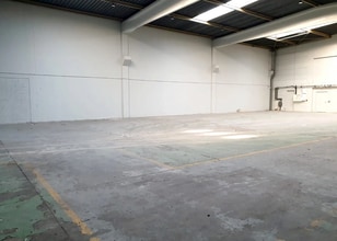 Flex in Saint-Ouen-l'Aumône for lease Interior Photo- Image 2 of 6