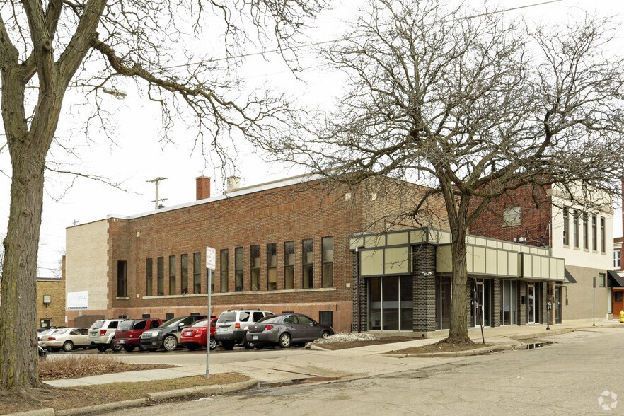131-133 Caledonia St NE, Grand Rapids, MI for sale - Primary Photo - Image 1 of 1