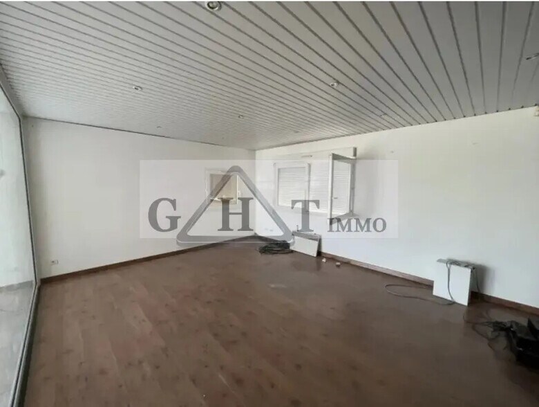 Industrial in Grigny for sale - Interior Photo - Image 3 of 3