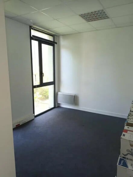 Office in Le Havre for lease - Building Photo - Image 2 of 5