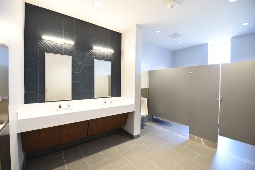 1922 Anson Rd, Dallas, TX for lease - Interior Photo - Image 3 of 25