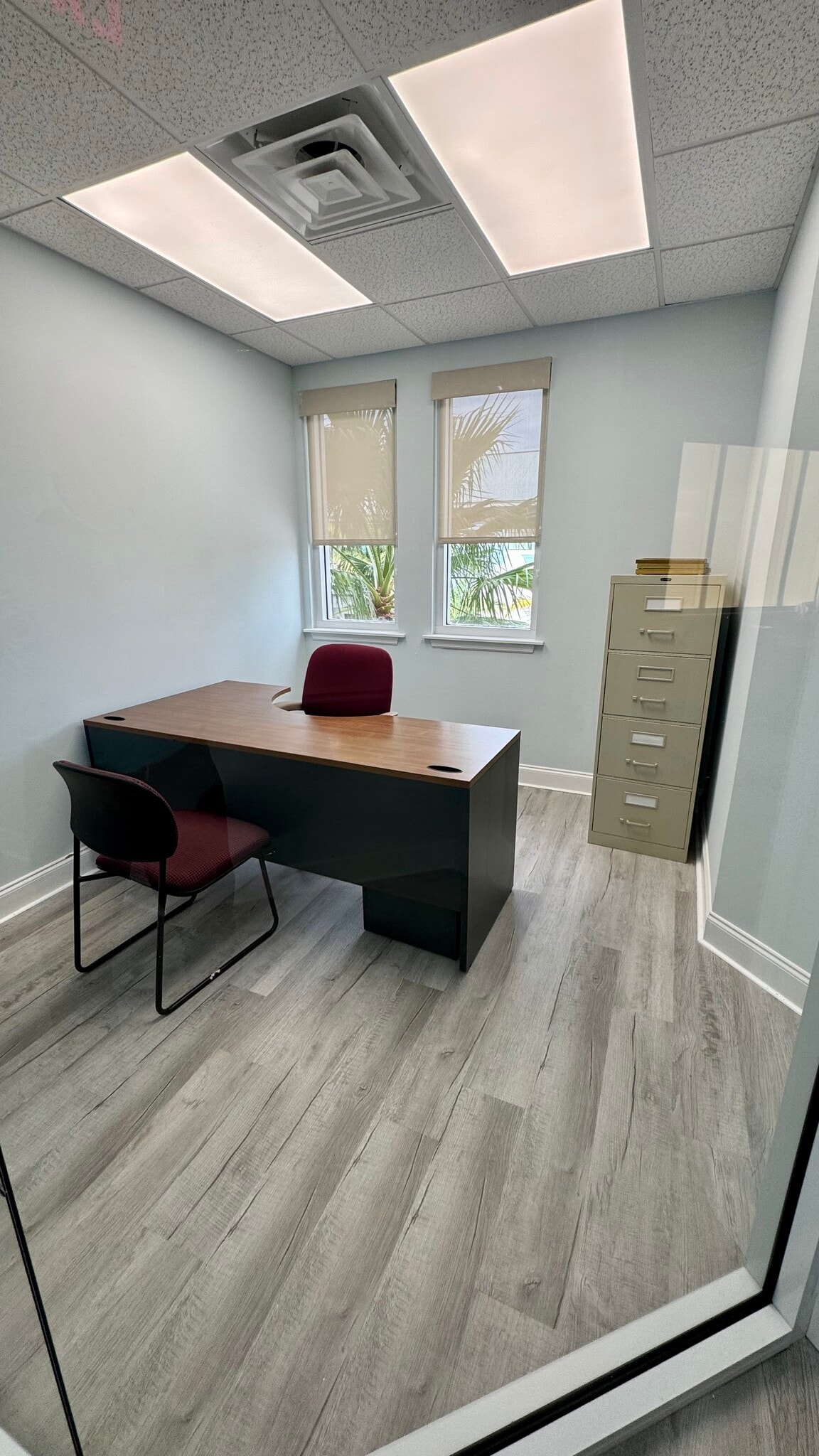 100 SW Albany Ave, Stuart, FL for lease Interior Photo- Image 1 of 2