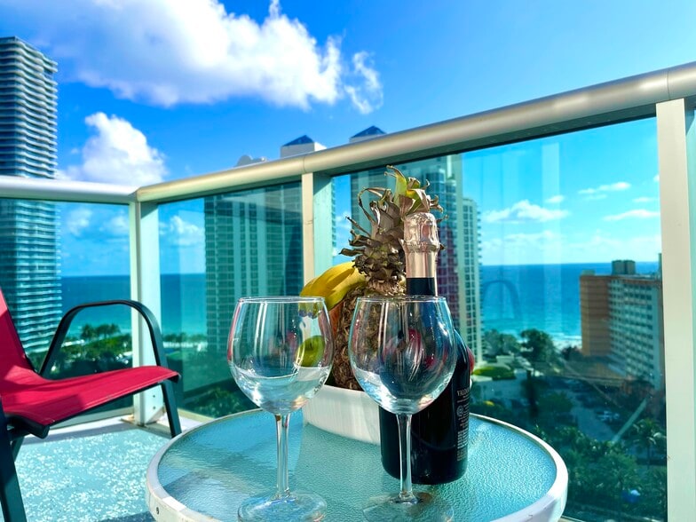 19370 Collins Ave, Sunny Isles Beach, FL for sale - Building Photo - Image 3 of 7