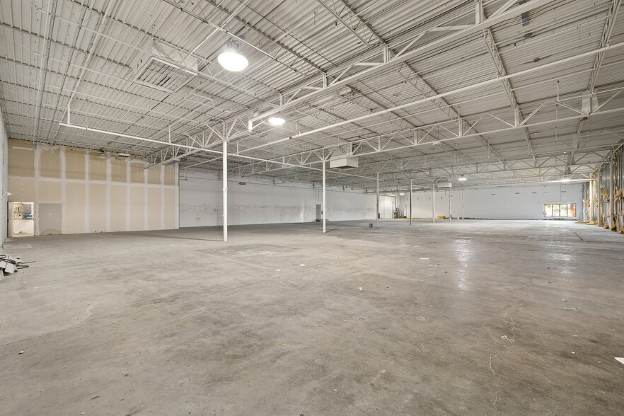 2063 W 4th St, Mansfield, OH for lease - Interior Photo - Image 3 of 28