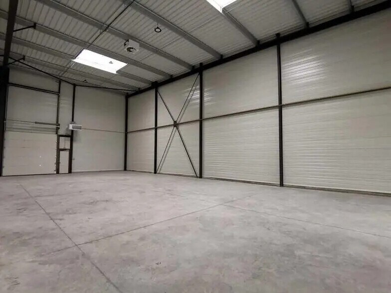 Flex in Moissy-Cramayel for sale - Building Photo - Image 1 of 5