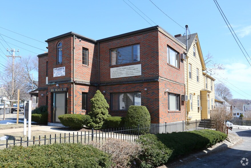 221 Beach St, Revere, MA 02151