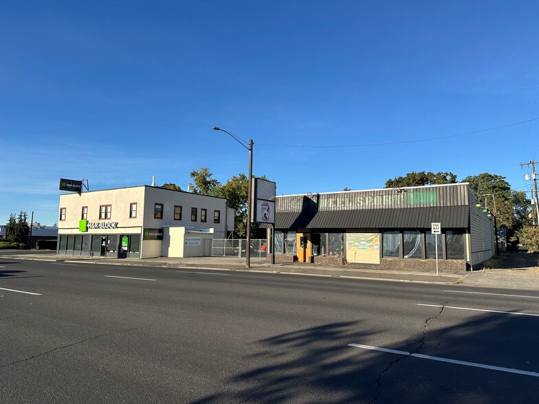 1701 N Division St, Spokane, WA for lease - Building Photo - Image 1 of 1