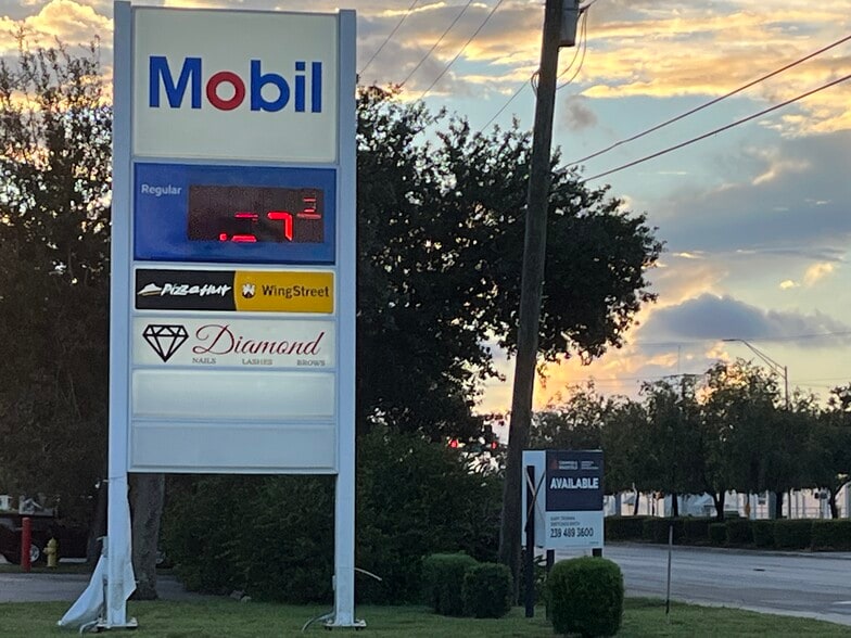 11571-11581 Gladiolus Dr, Fort Myers, FL for lease - Building Photo - Image 2 of 8