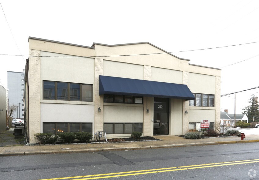 210 W Front St, Red Bank, NJ for lease - Primary Photo - Image 1 of 7