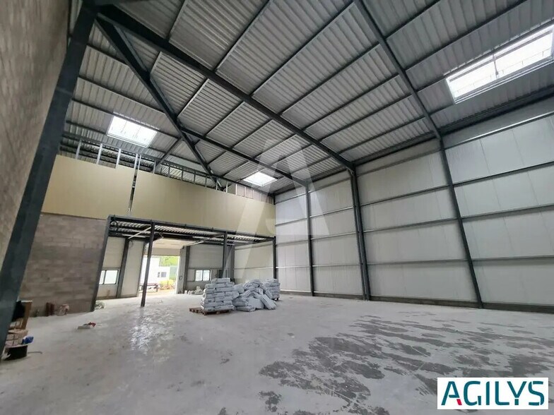 Flex in Saint-Michel-sur-Orge for lease - Building Photo - Image 3 of 7