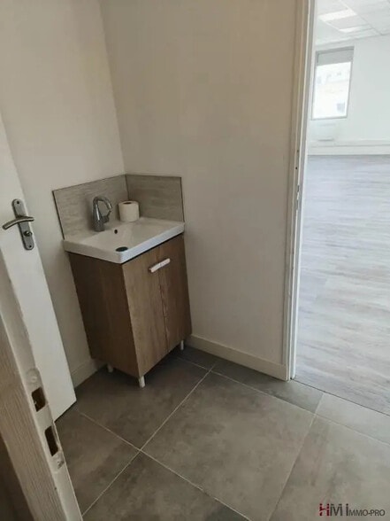 Office in Le Havre for lease - Interior Photo - Image 2 of 3