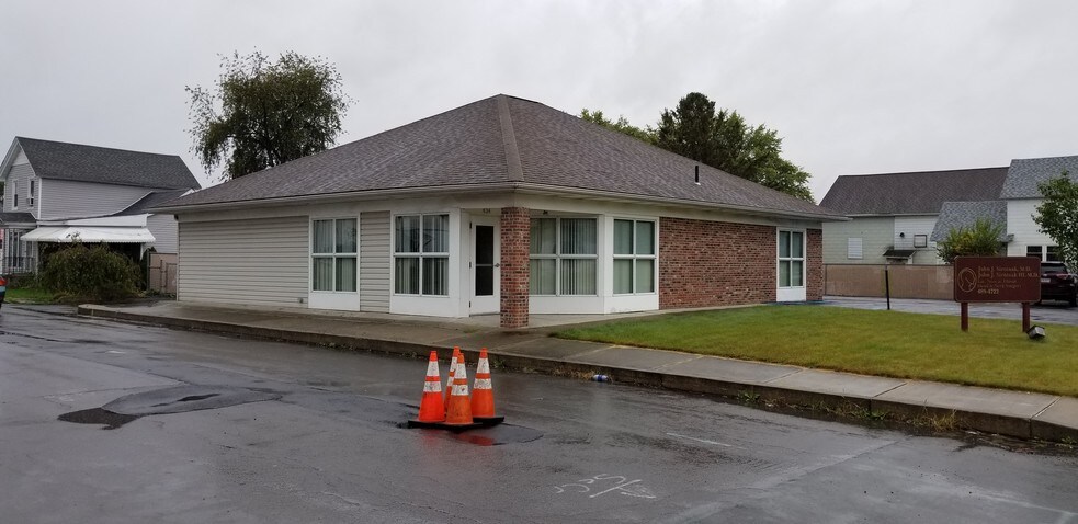 434 Dunmore St, Throop, PA for sale - Building Photo - Image 1 of 1