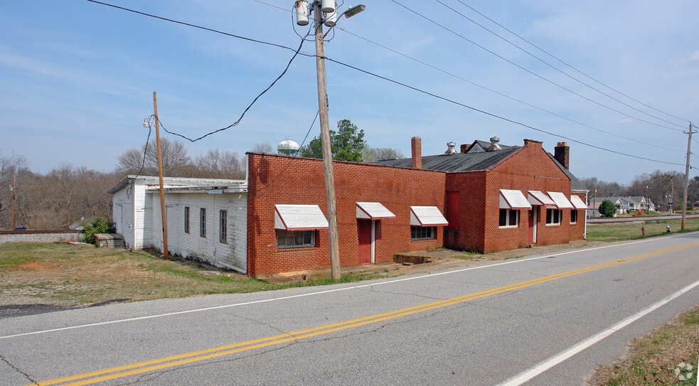 114 Cumberland Ave, Easley, SC for sale - Primary Photo - Image 1 of 2