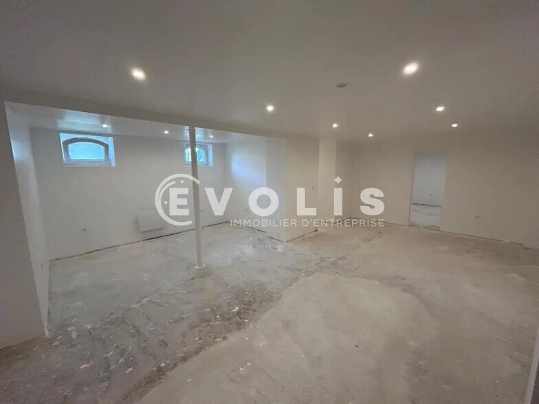 Office in Corbeil-Essonnes for lease - Interior Photo - Image 3 of 7