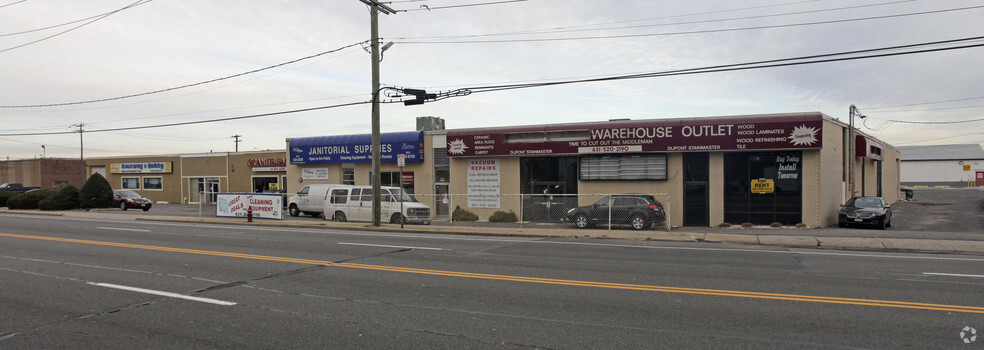 909-913 Conklin St, Farmingdale, NY for lease - Primary Photo - Image 1 of 2