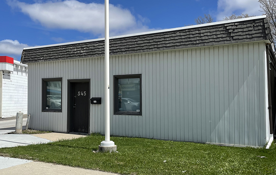 545 Telfer St S, Winnipeg, MB for sale - Building Photo - Image 2 of 12