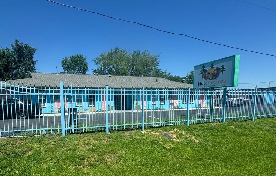 8128 Braewick Dr, Houston, TX for sale - Building Photo - Image 2 of 39