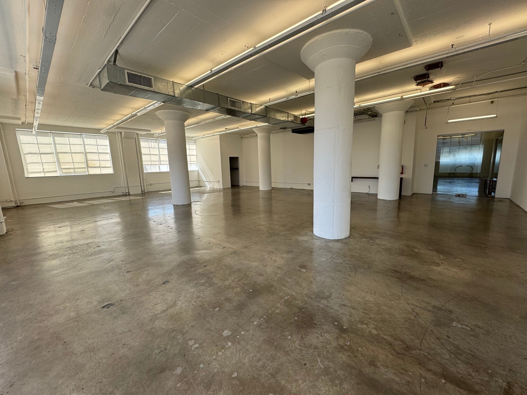 846-860 S Los Angeles St, Los Angeles, CA for lease Interior Photo- Image 1 of 3
