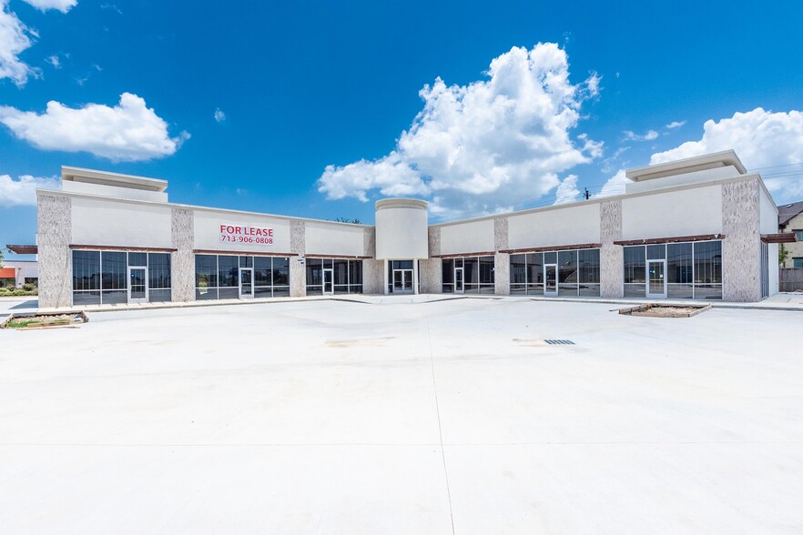 4805 E Sam Houston Pky S, Pasadena, TX for lease - Building Photo - Image 1 of 11