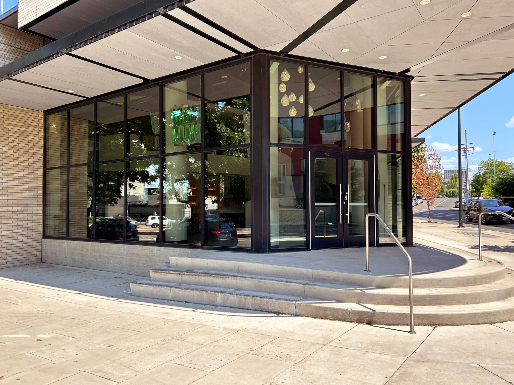 1725 SW Salmon St, Portland, OR for lease Building Photo- Image 1 of 7